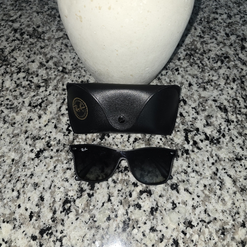 Ray-Ban Black Sunglasses with Case